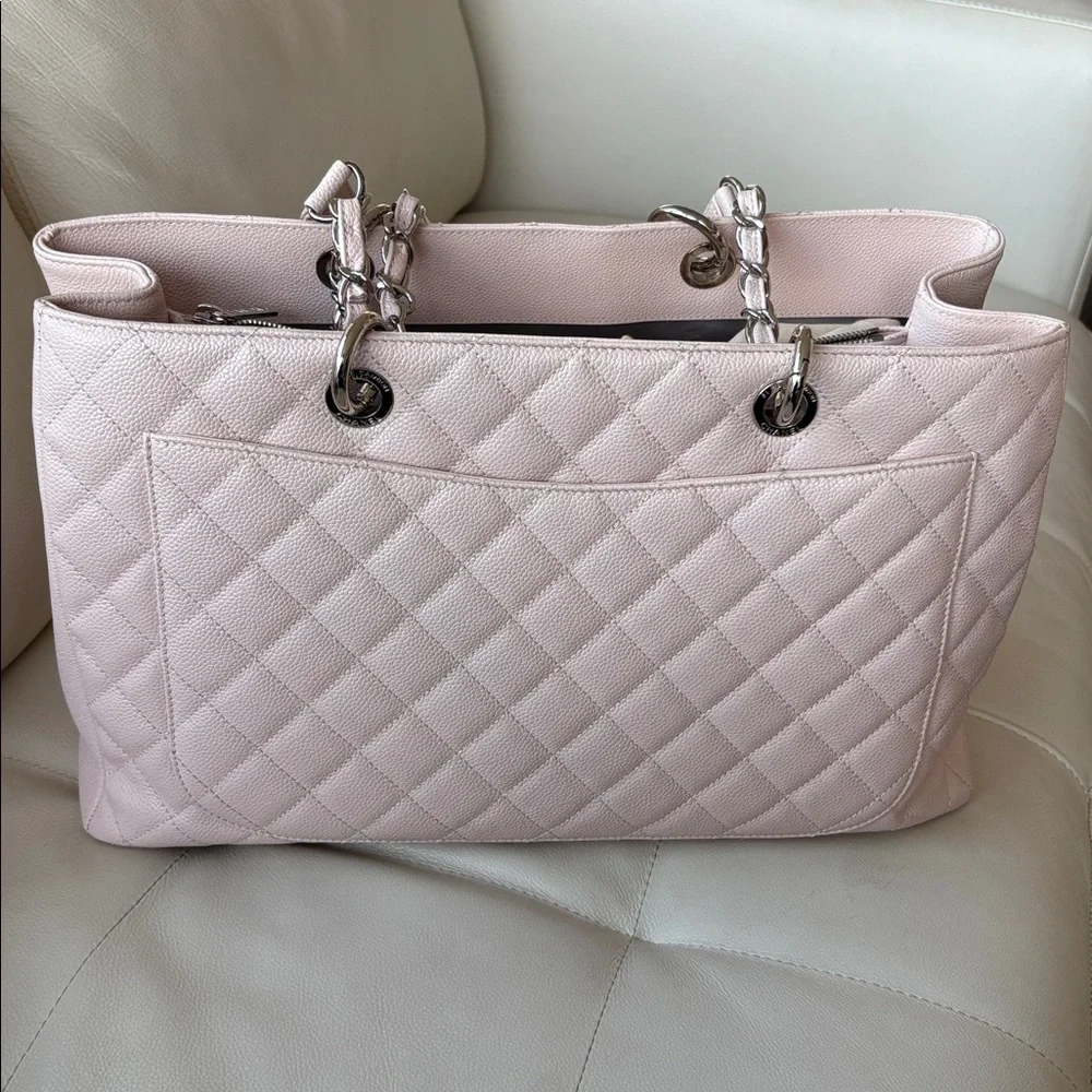 Chanel GST in light pink Caviar